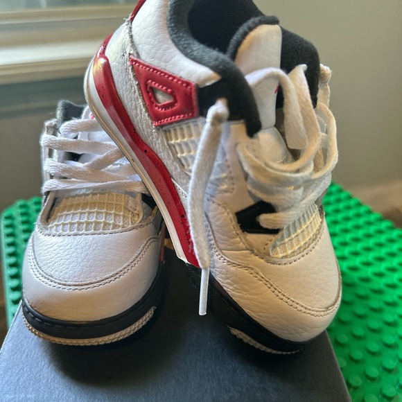 Jordan 4 Retro - Picture 2 of 5